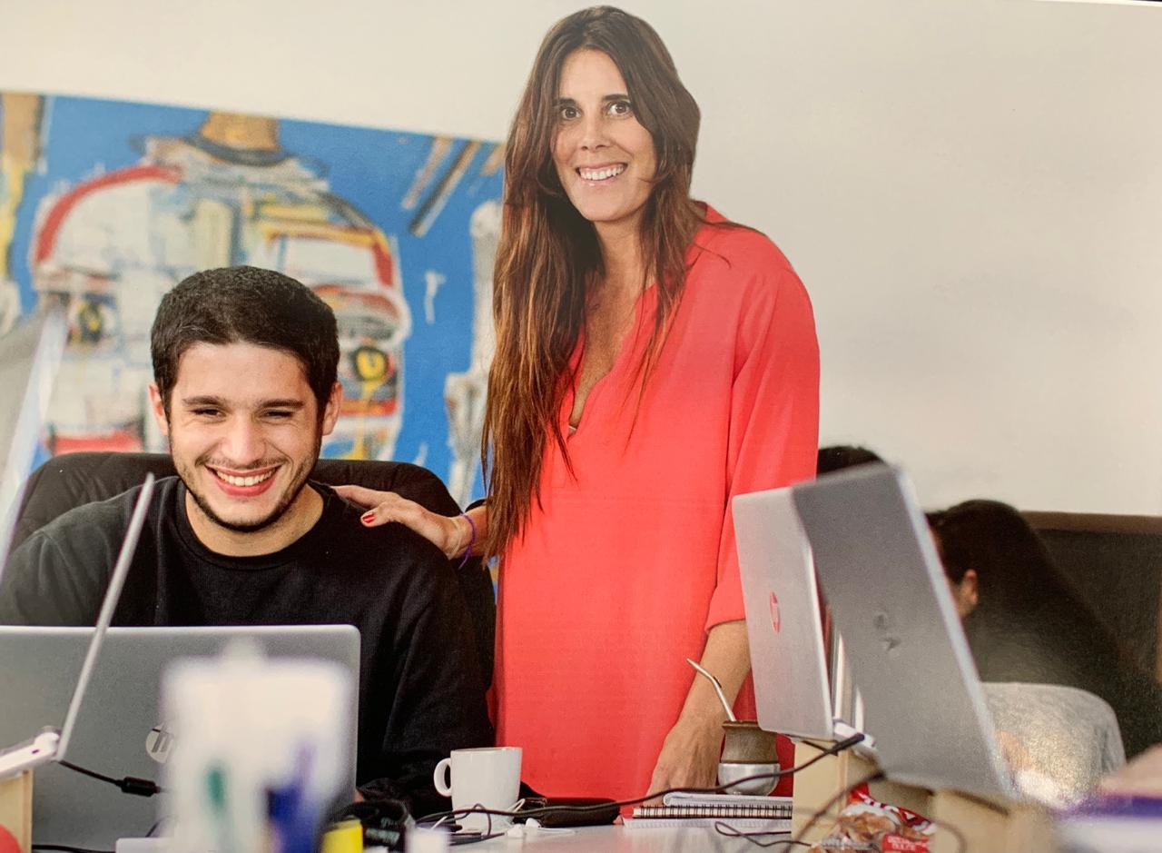 Manuel Tarricone and Laura Zommer in Chequeado's newsroom, from where Reverso is coordinate