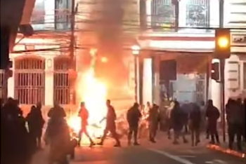 El Mercurio de Valparaíso de Chile es incendiado por manifestantes