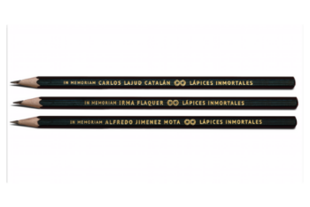 Three pencils with the names of journalists on them