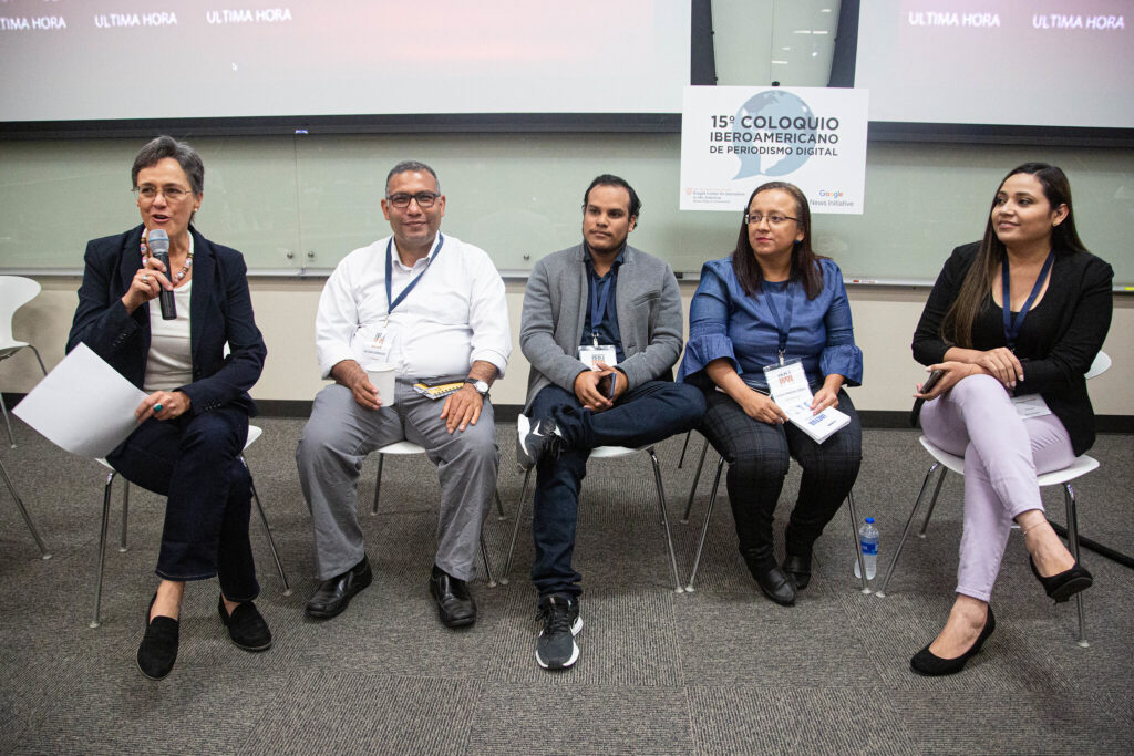 Periodistas nicaragüenses durante panel de Coloquio Iberoamericano