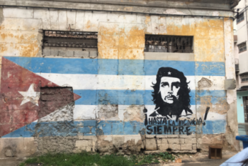 Mural displaying the Cuban flag and the Che Guevara icon, in Havana