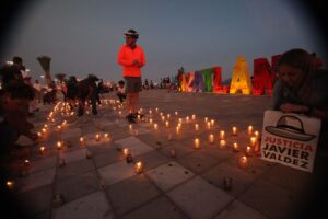 Un memorial en Culiacán, Mexico, lamenta la muerte del periodista Javier Valdez después de su asesinato en mayo de 2017