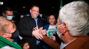 Rodrigo Chaves shaking hands with a supporter 