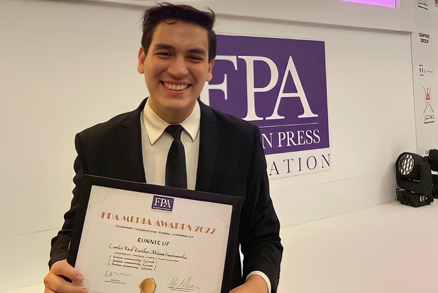 Guatemalan journalist Carlos Kestler accepting an award by the Foreign Press Association of London