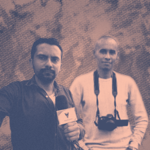 Montaje foto dos periodista uno con un micrófono y otro con una cámara colgada a su cuello
