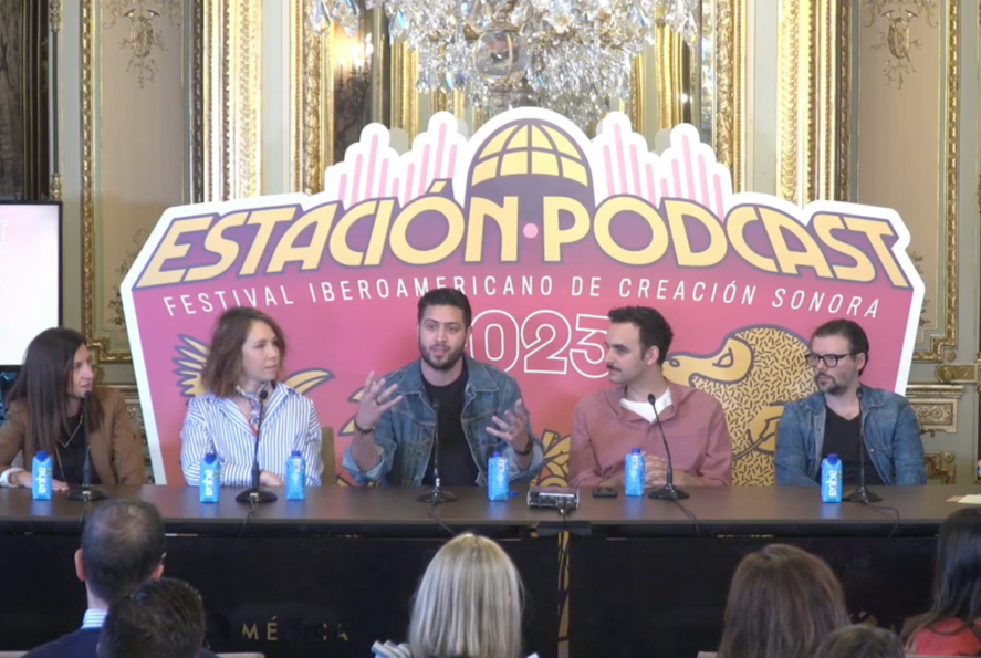 Alessia Di GIacomo, Megan Davies, Diego Barrazas, Edu Alonso and Olallo Rubio speak at the Estación Podcast festival.