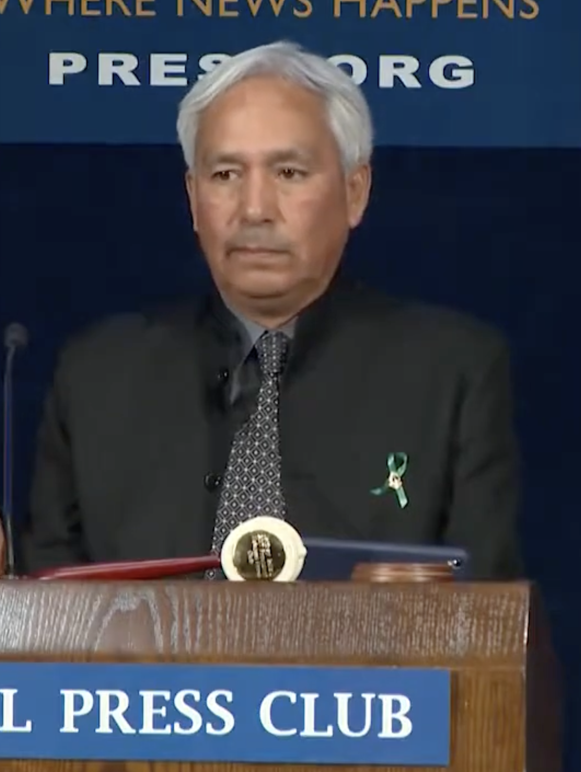 Mexican journalist Emilio Gutiérrez Soto delivers a speech.