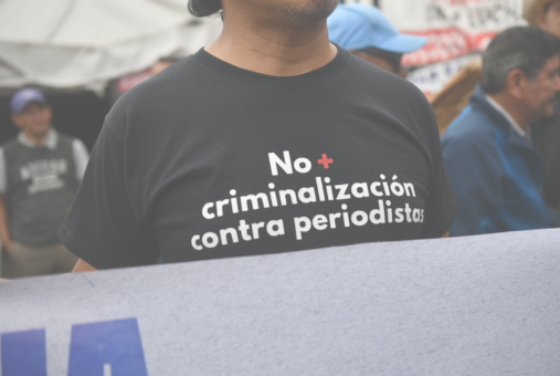 Shirt with phrase no journalist criminalization