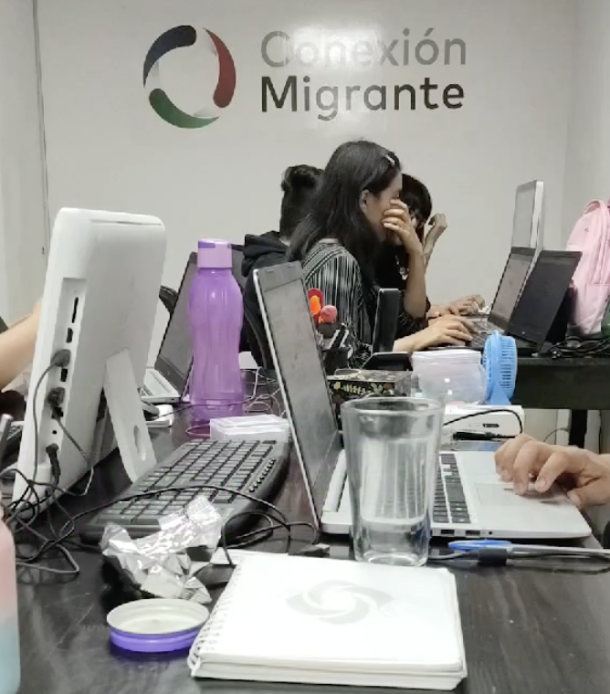 Periodistas del sitio mexicano Conexión Migrante.