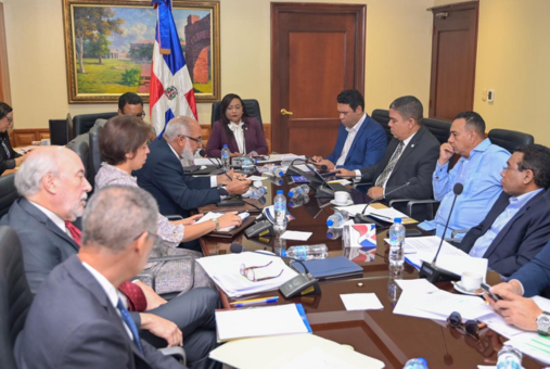 a special commission in the Dominican Republic Senate discusses a legislation
