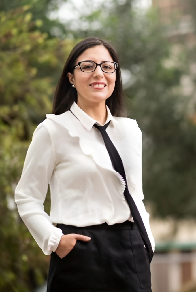 Peruvian journalist Fabiola Torres poses outdoors.