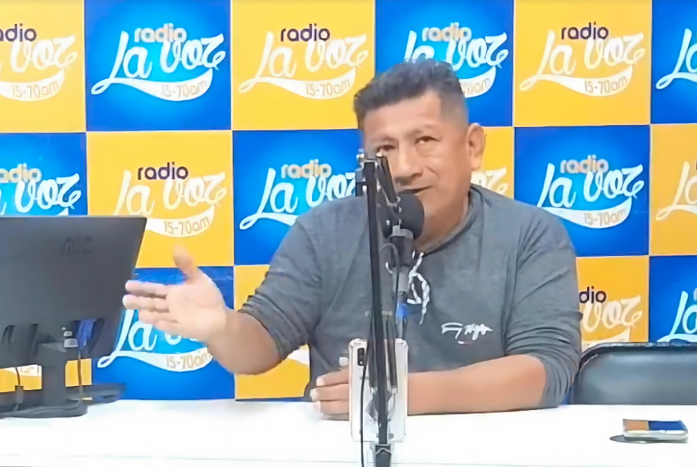 Ecuadorian journalist Johnny Lucas speaks on the microphone during a radio news broadcast.