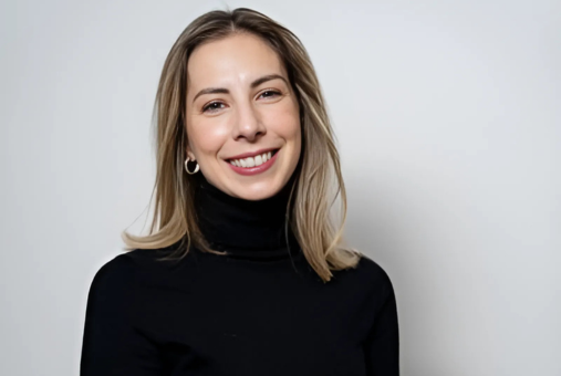 Mexican journalist Isabella Cota poses in front of a white backdrop.