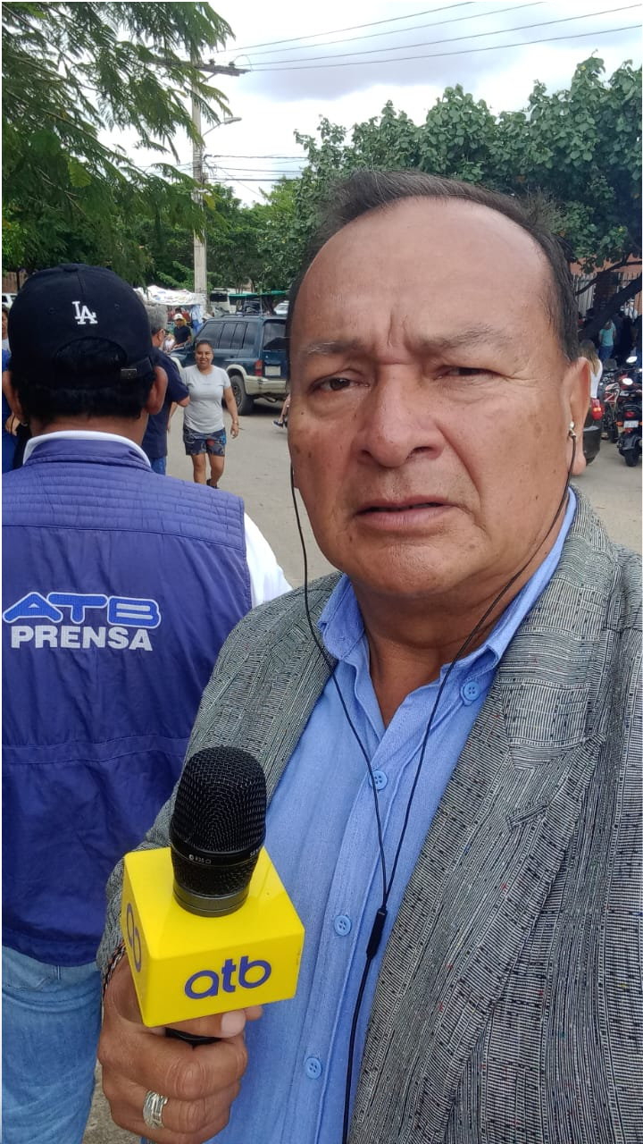 Man holding a microphone looking at the camera