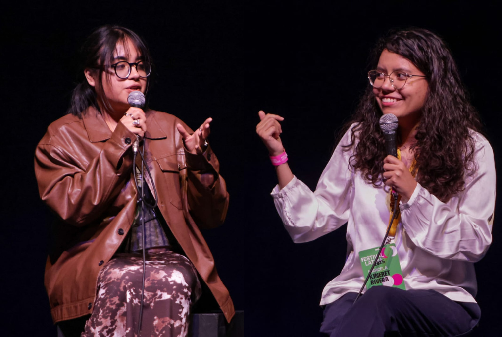 Journalists Dalila Rodríguez (L) and Kineret Rivera (R) speak during a panel at the Festival LATAM in Mexico City, in 2025.