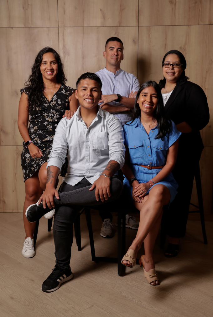 Equipo del área "Nuevas Narrativas" de el periódico peruano El Comercio posan.