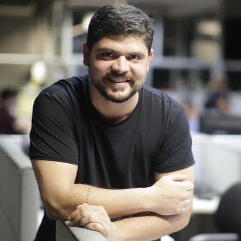 Headshots of Brazilian journalist Daniel Nardin.